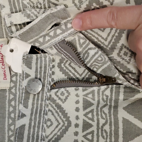 Dani Collection Aztec Print Low Rise Skinny Jeans NWT 6/8 - Picture 8 of 11